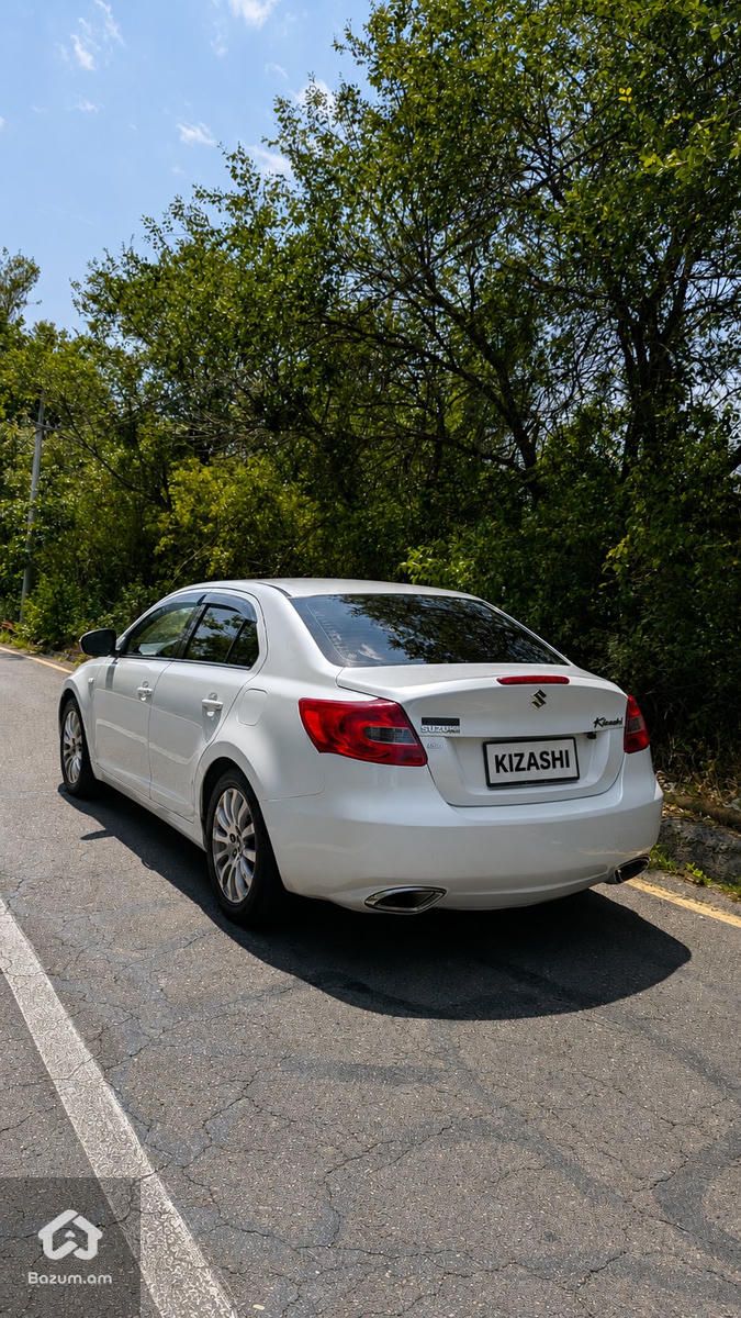 Suzuki Kizashi 2010 - image 4