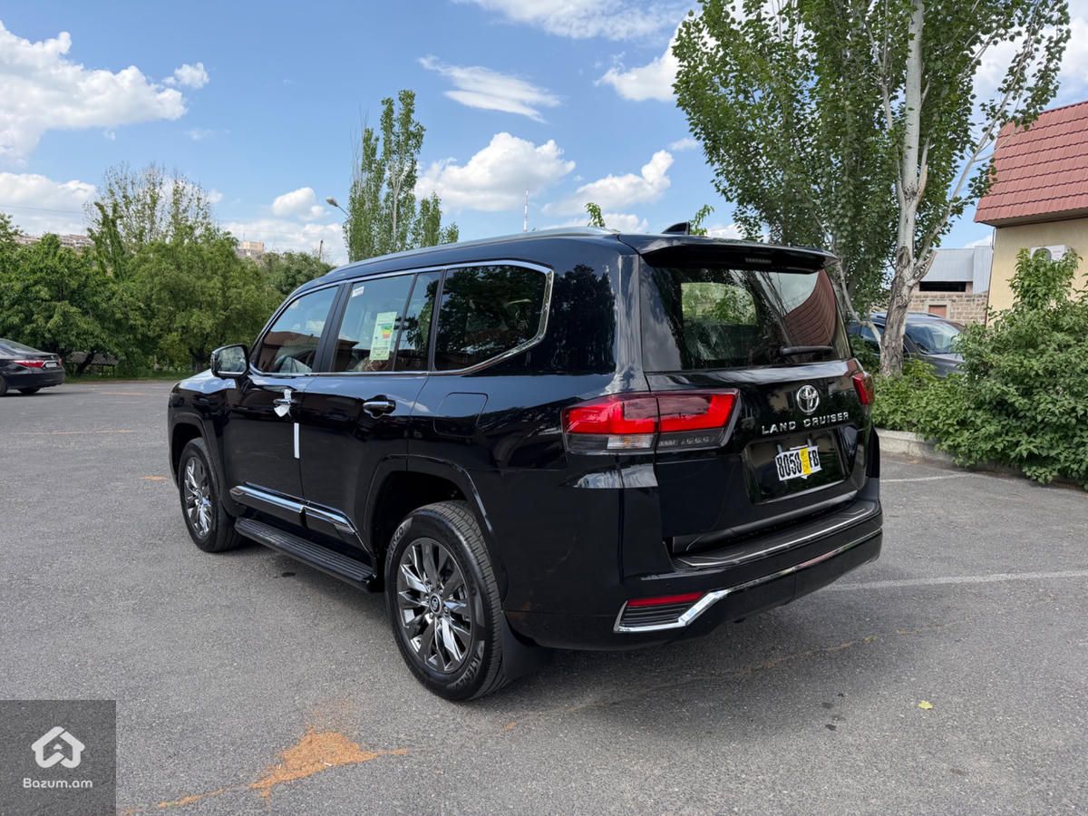 TOYOTA LAND CRUISER 300 - image 11