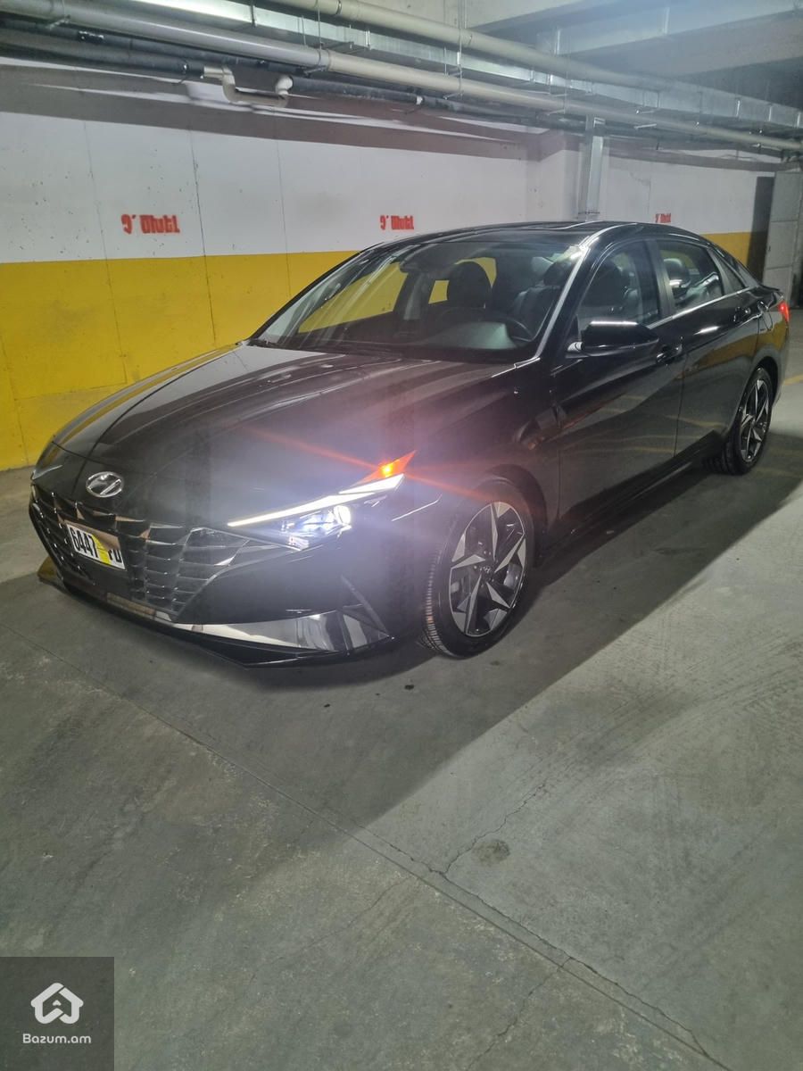 Hyundai Elantra Limited - image 2