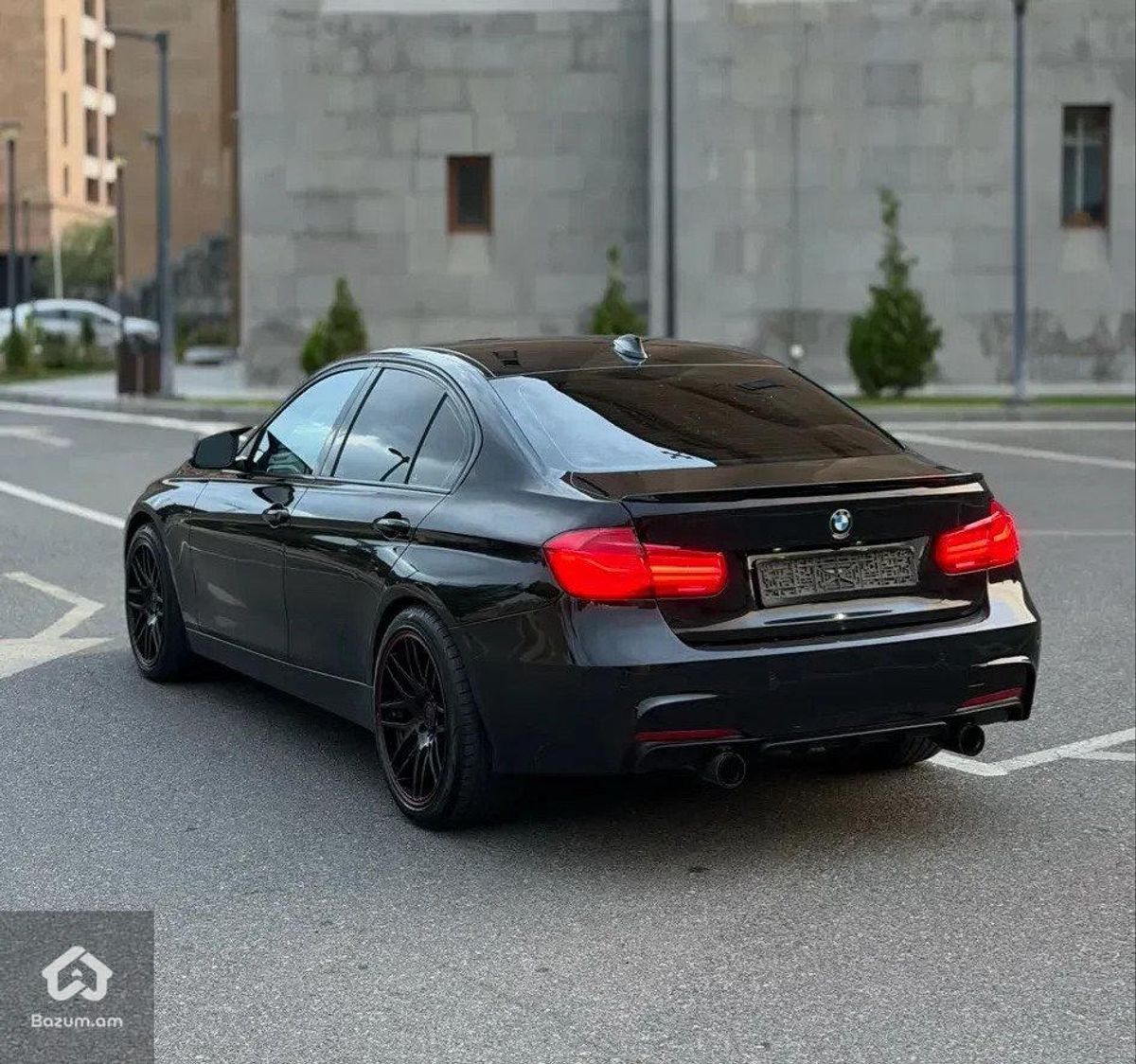 BMW 330 2018 - image 5