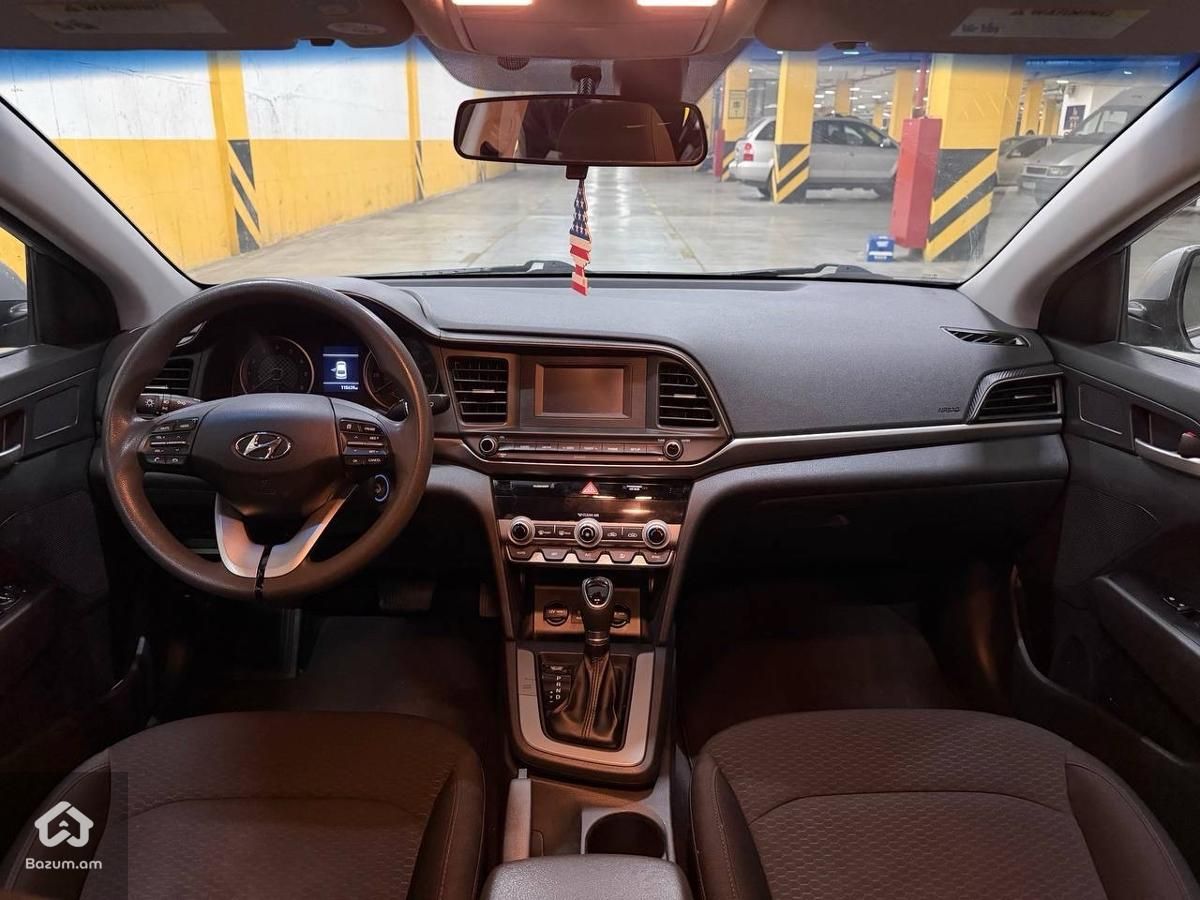 Hyundai Elantra - image 5