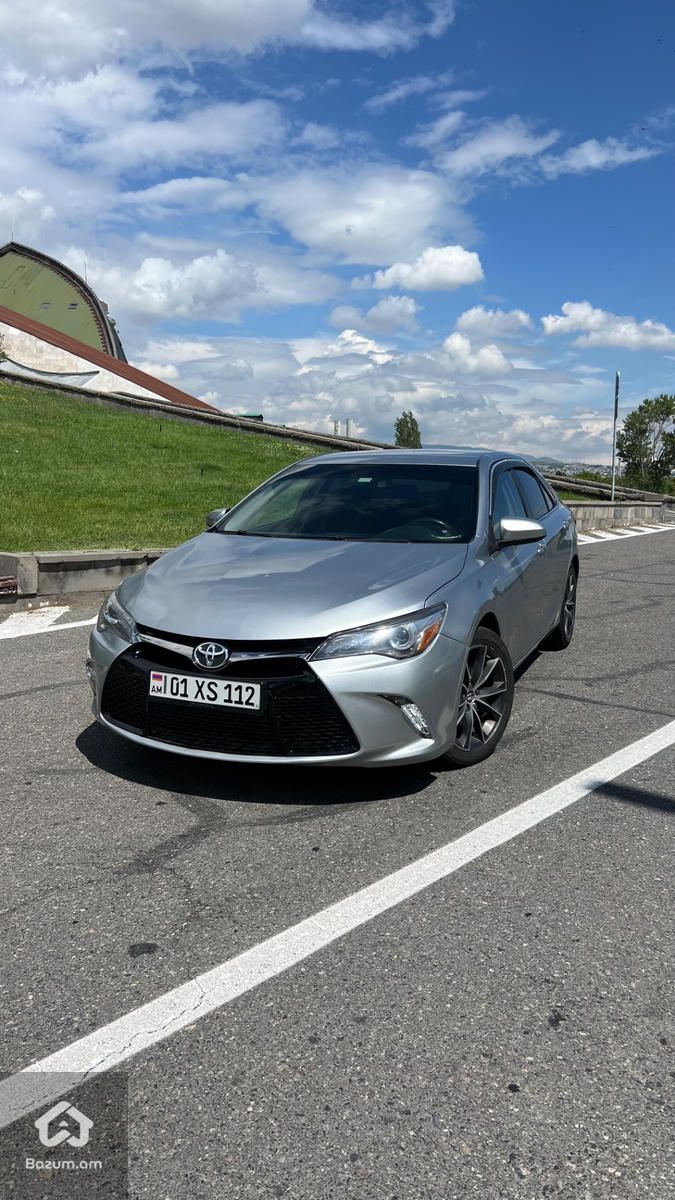 Toyota Camry XSE - image 2