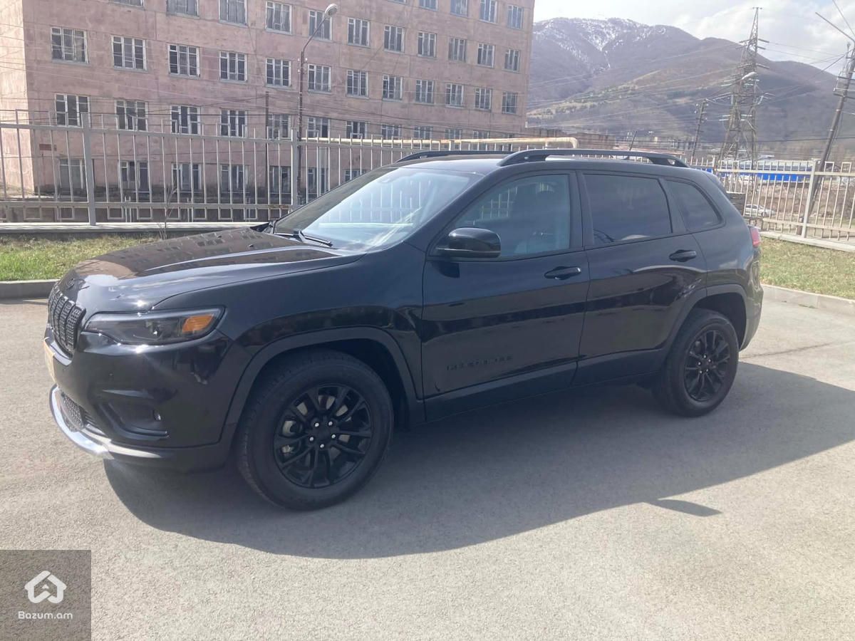 2023 Jeep Cherokee, Altitude Lux 4x4 - image 5