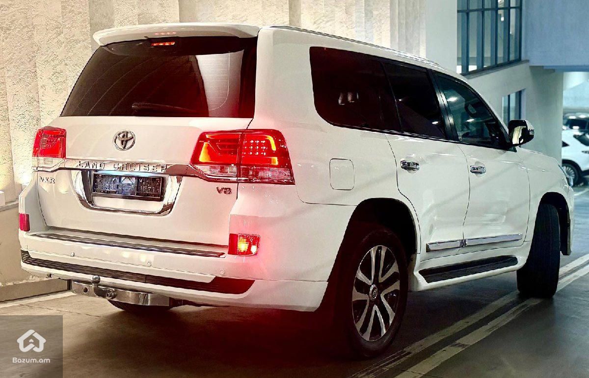 Toyota Land cruiser 200 - image 7