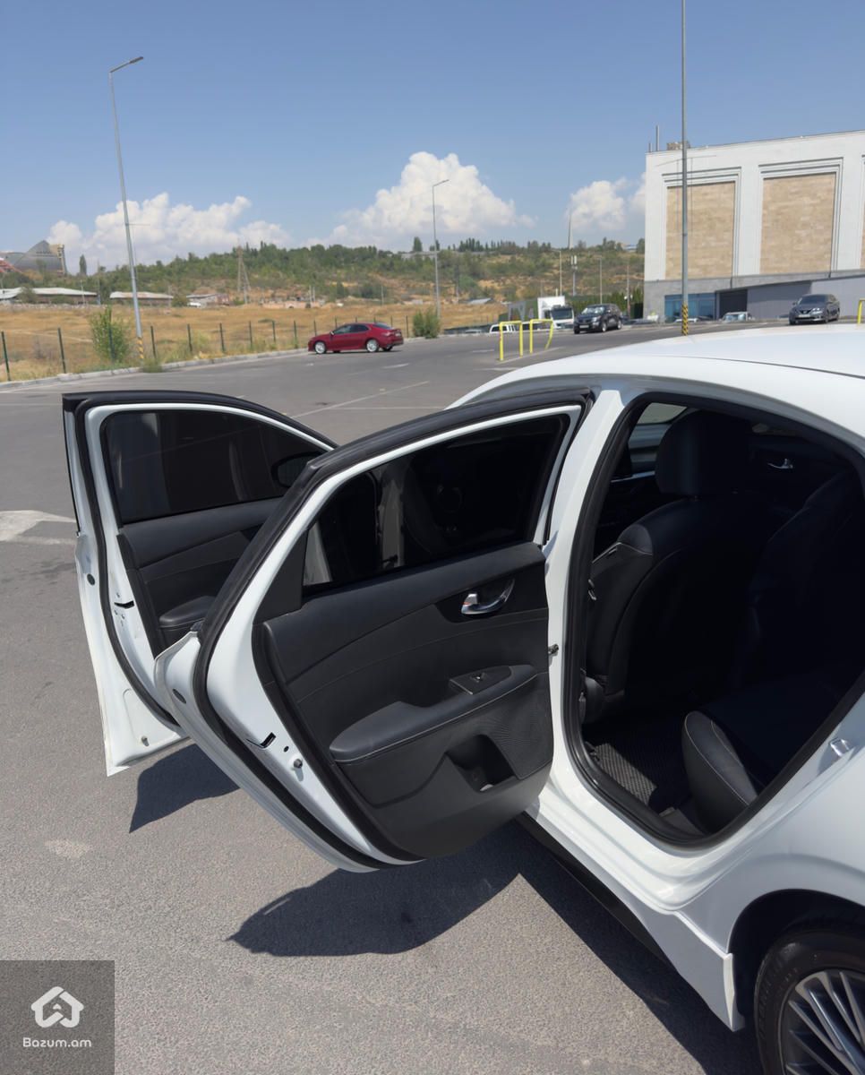 Kia Forte 2022 - image 13