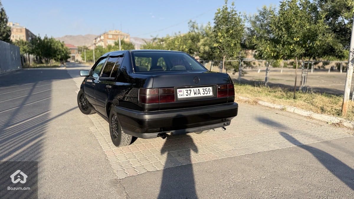 Volkswagen Vento 1994 - image 6