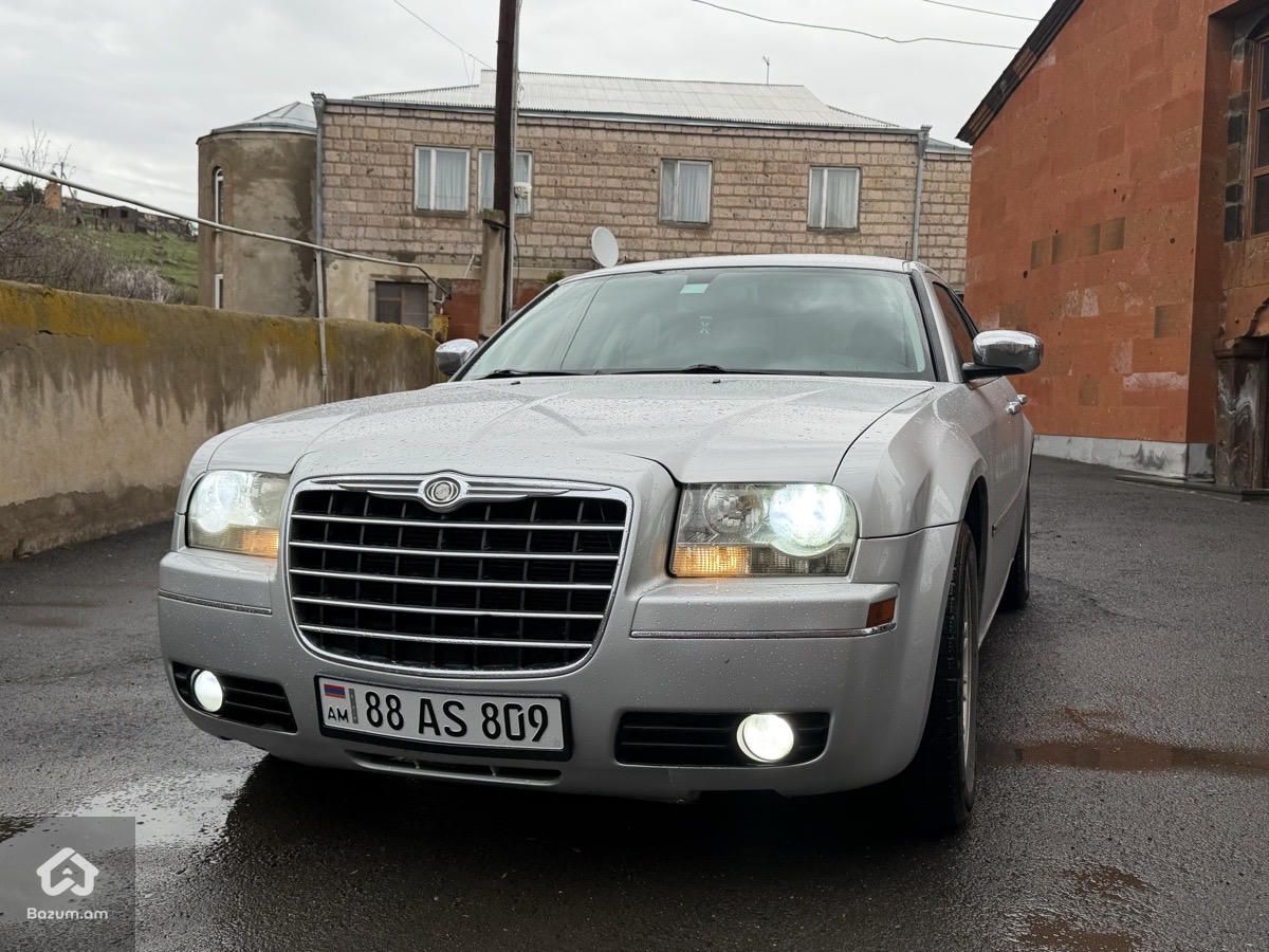 Chrysler 300C 2010 - image 1