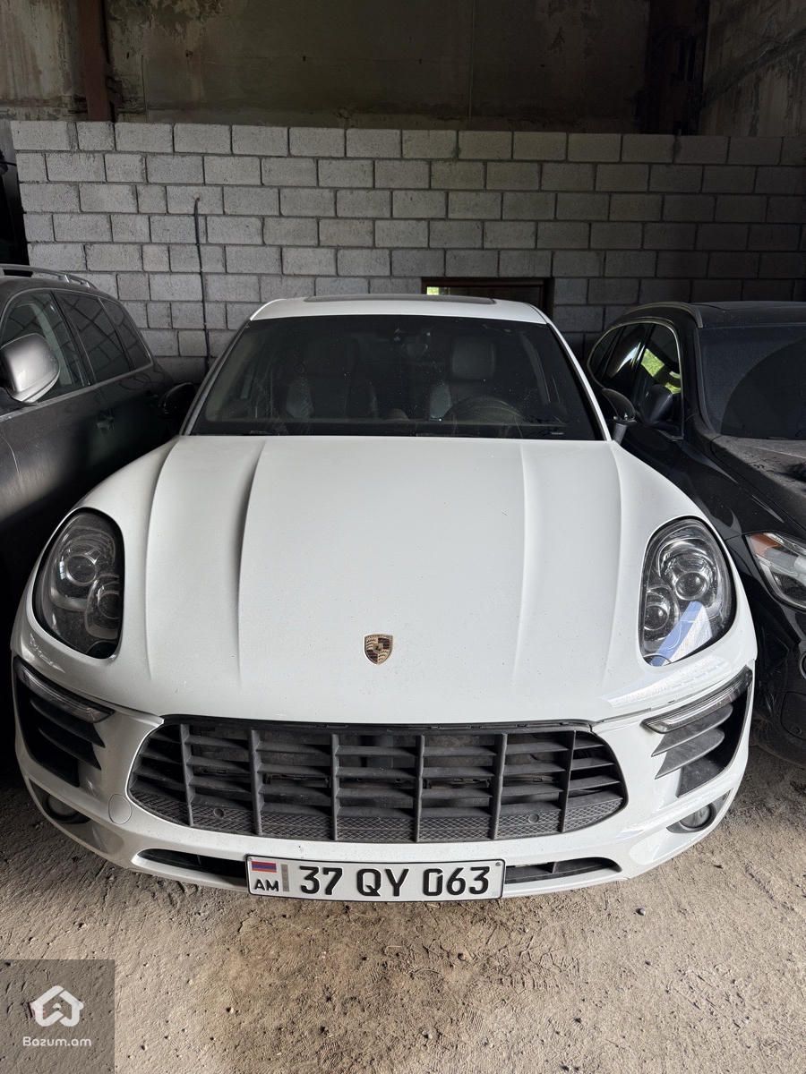 Porsche Macan 3.0 - image 1