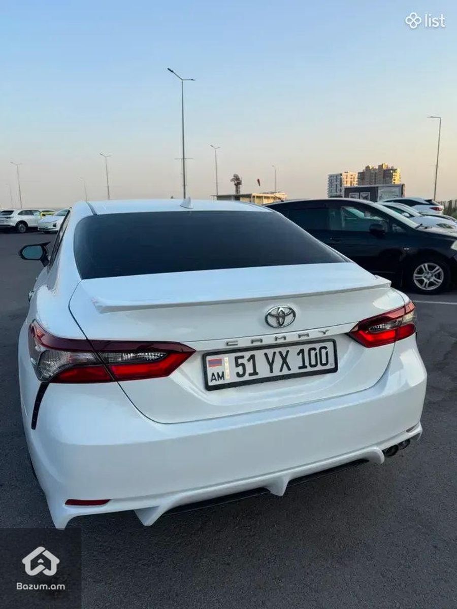 Toyota Camry SE - image 3