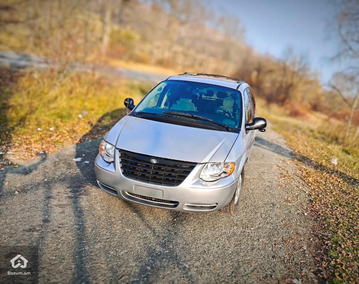 Chrysler Town & Country 2005 Touring Stow'n'go - image 2