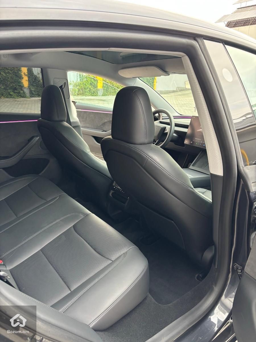 Tesla model 3 - image 7