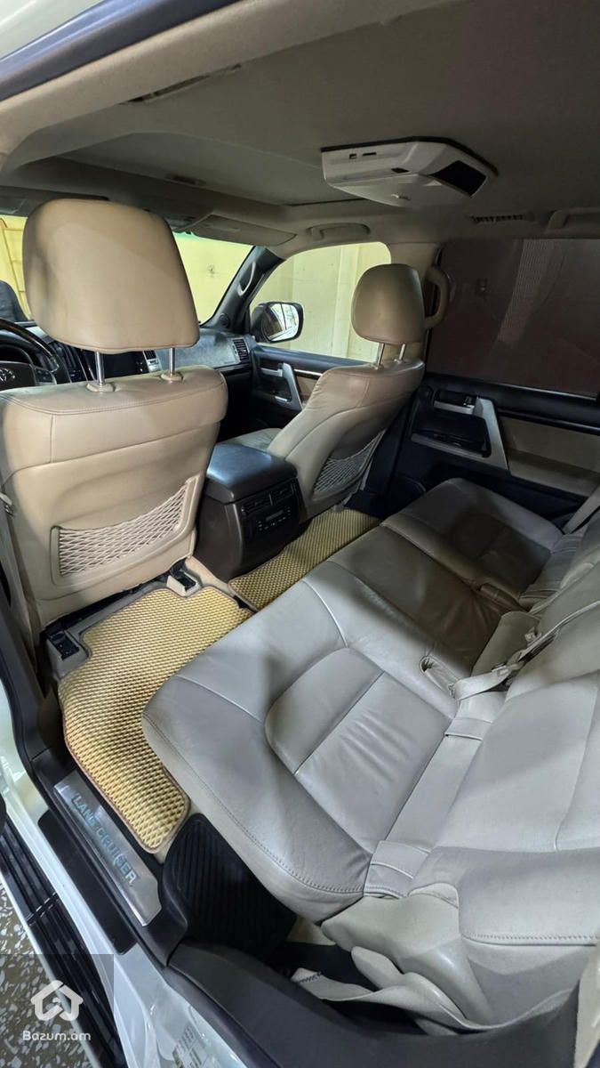 Toyota Land cruiser 200 - image 6