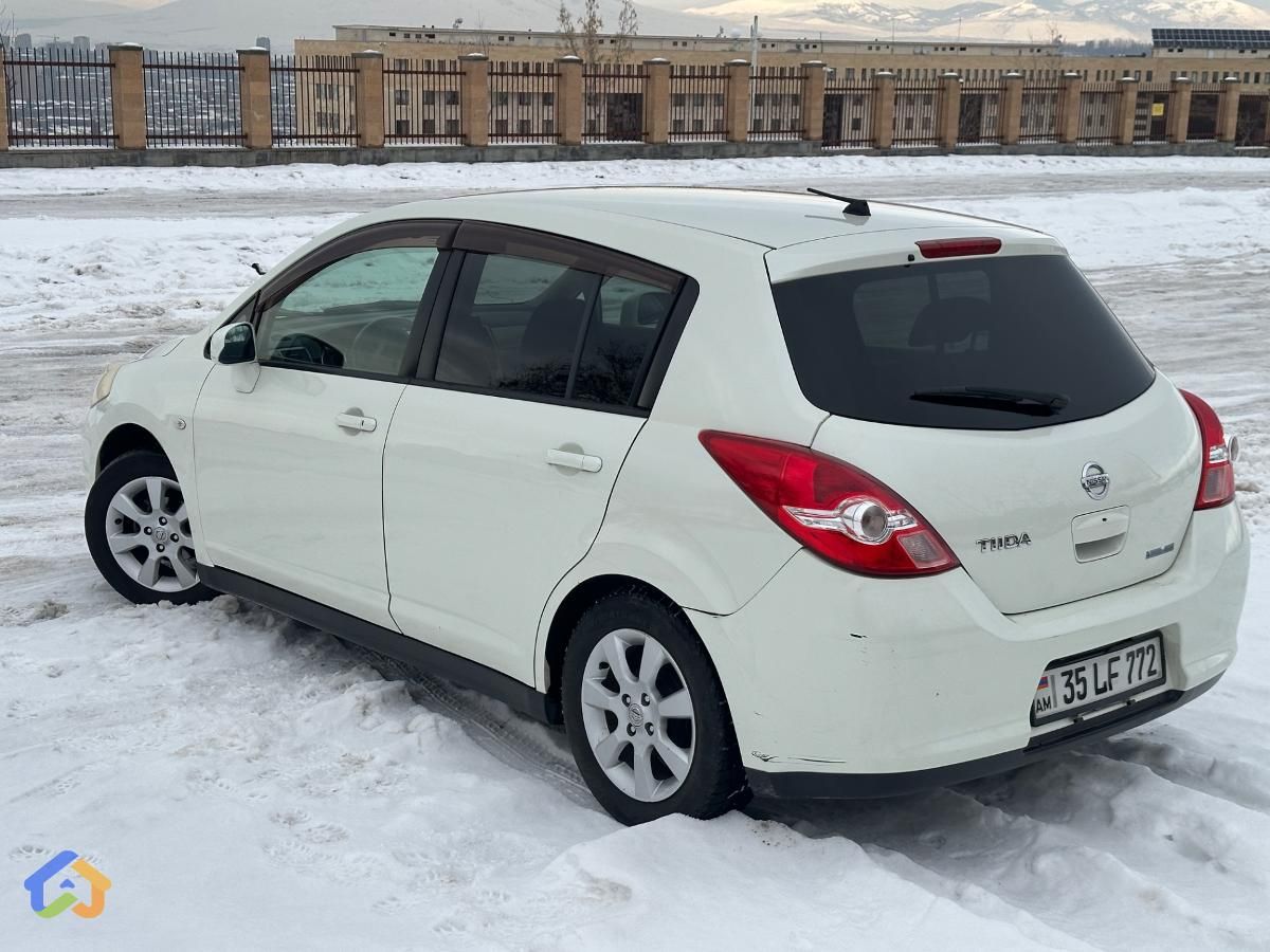 Nissan Tiida - image 3