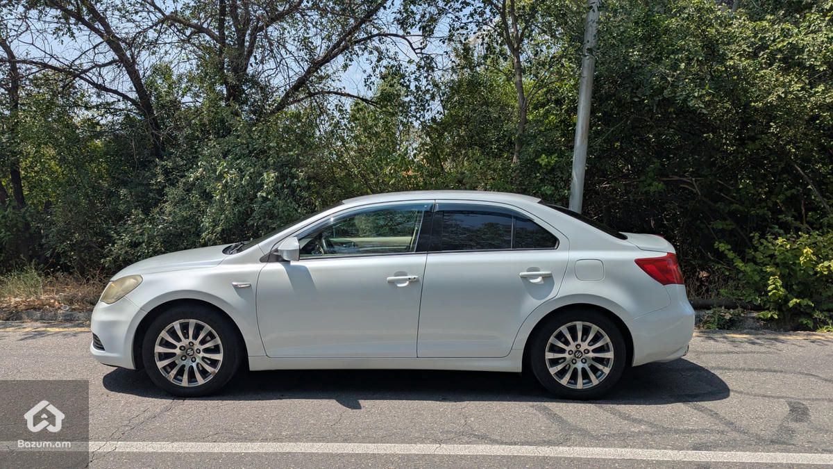 Suzuki Kizashi 2010 - image 3