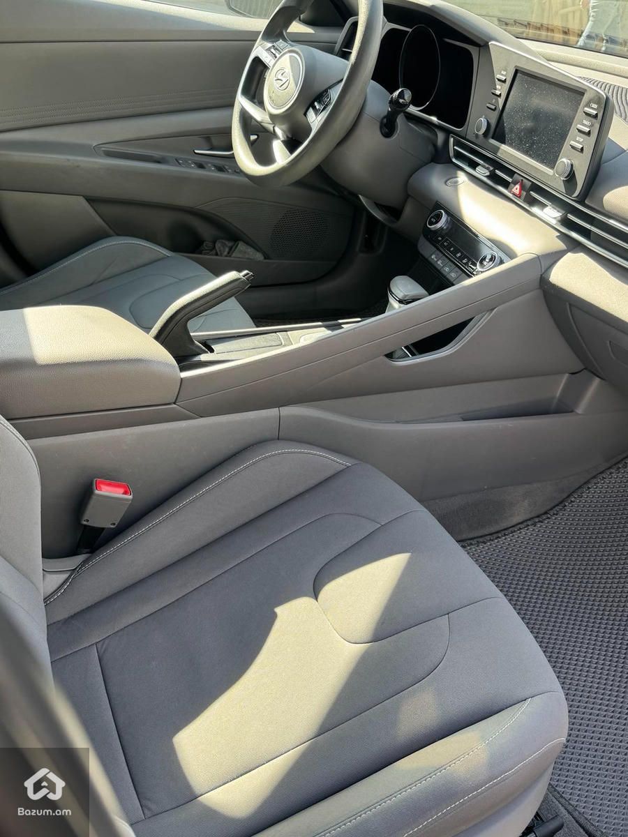 Hyundai Elantra  - image 2