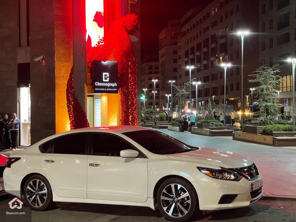 Nissan Altima SR - image 1