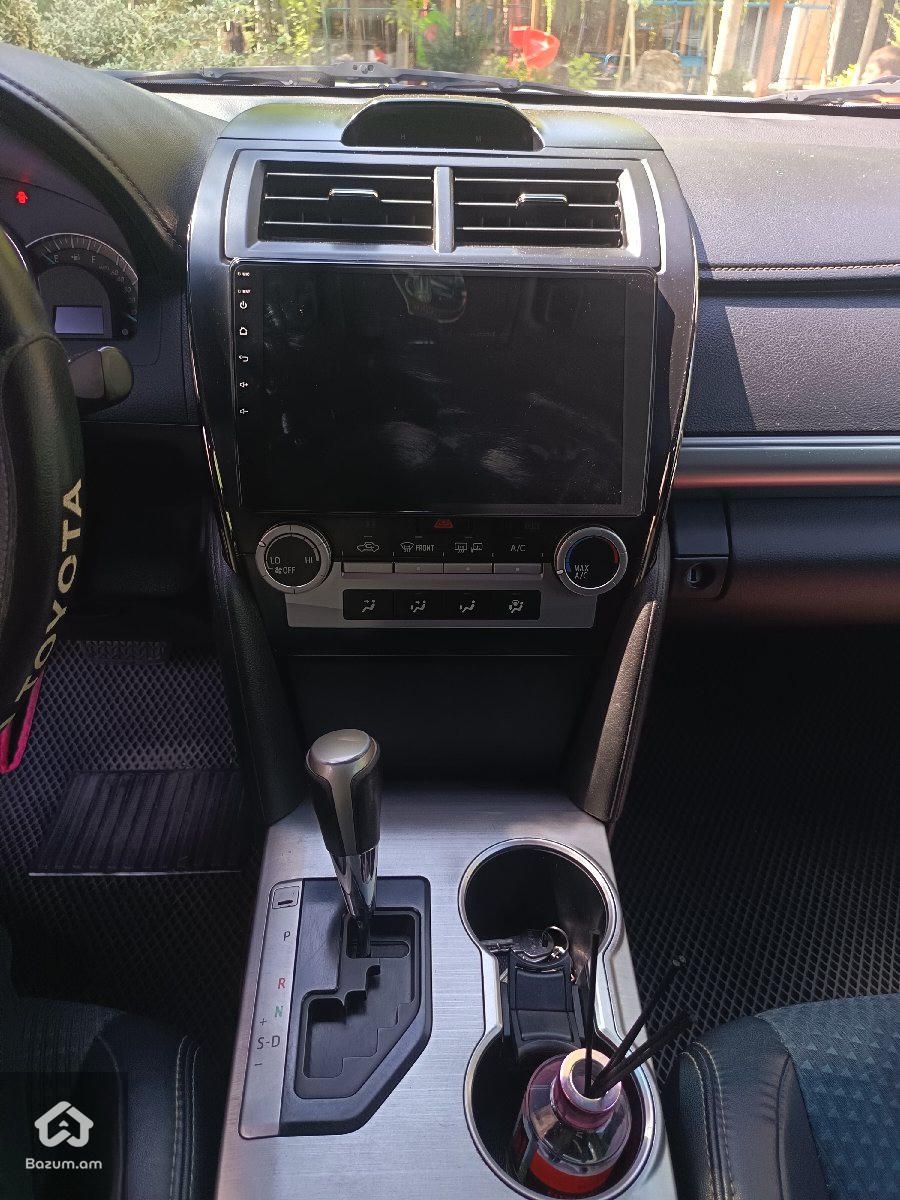 Toyota Camry - image 11