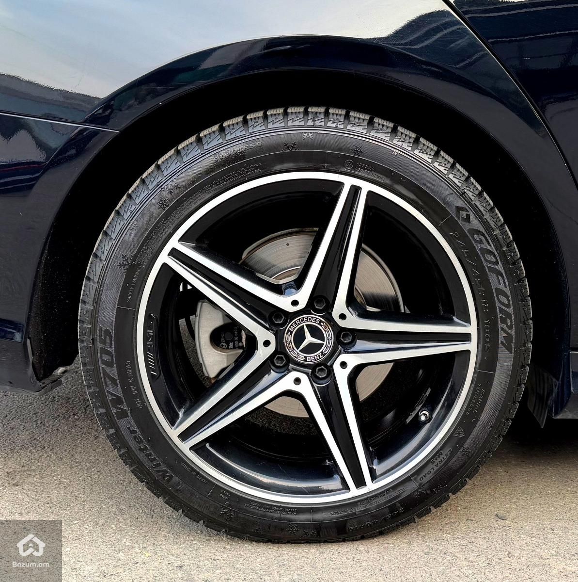 Mercedes Benz E300 - image 24