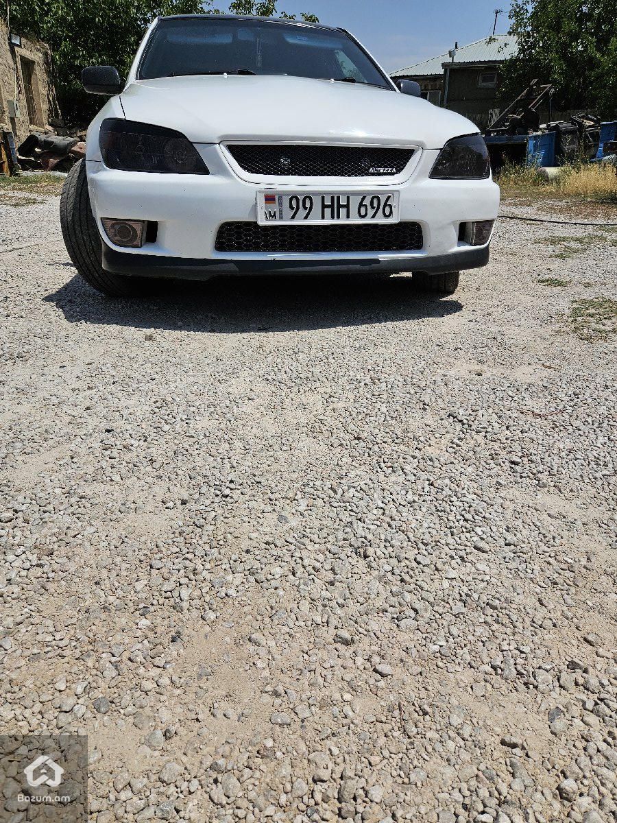 Toyota Altezza 1999 - image 4