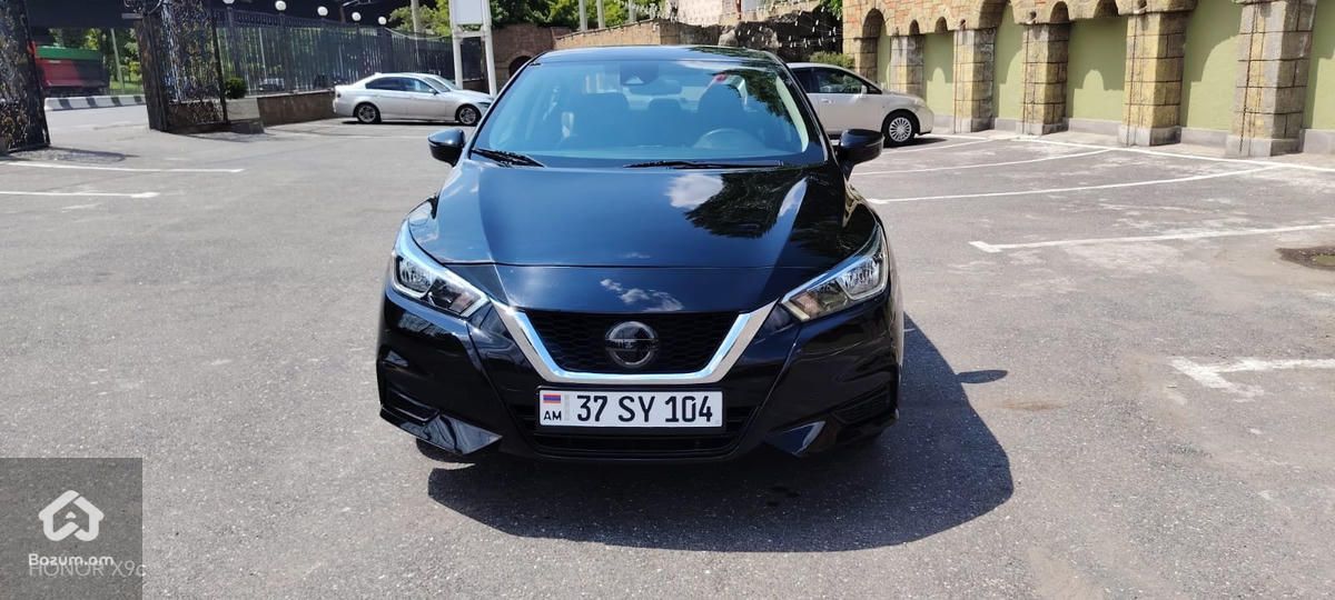 Nissan Versa - image 1
