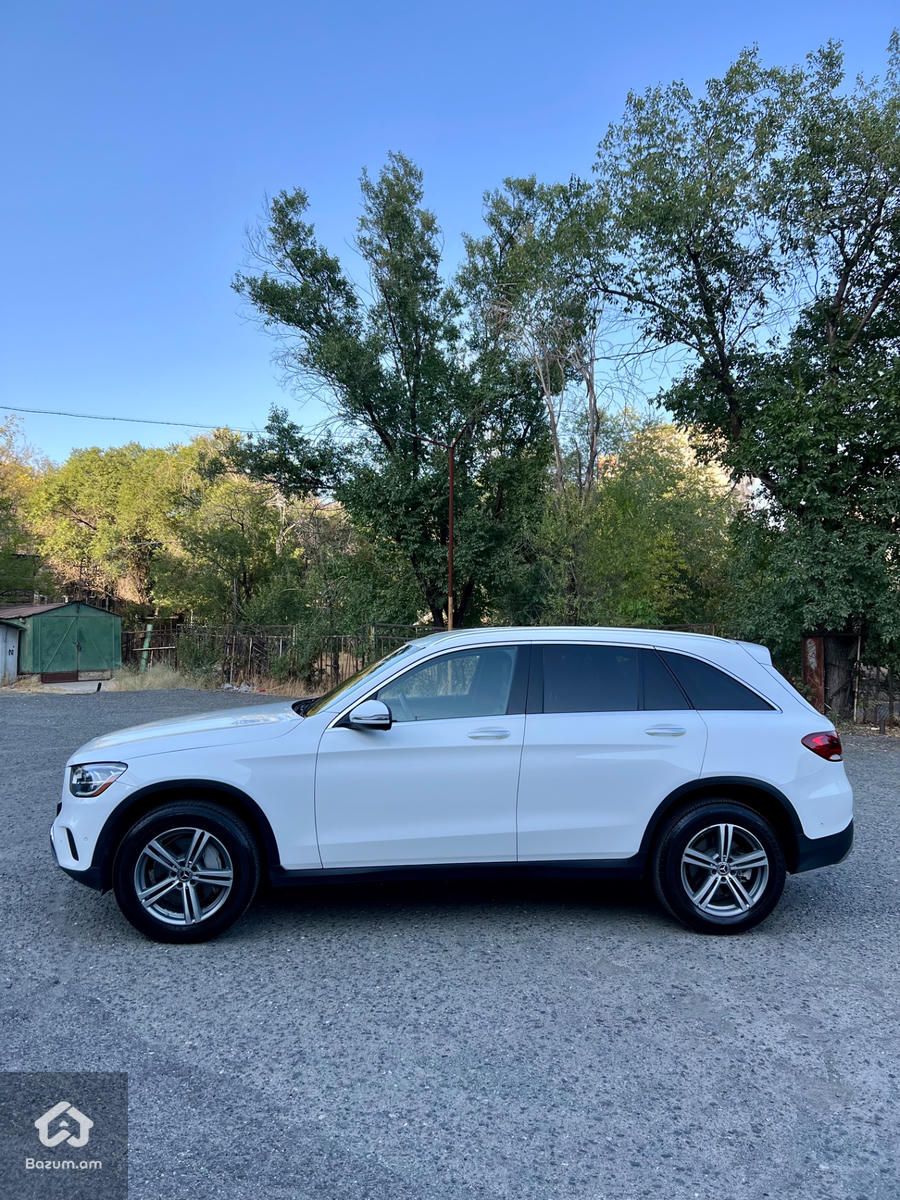 Mercedes Benz GLC 300 - image 3