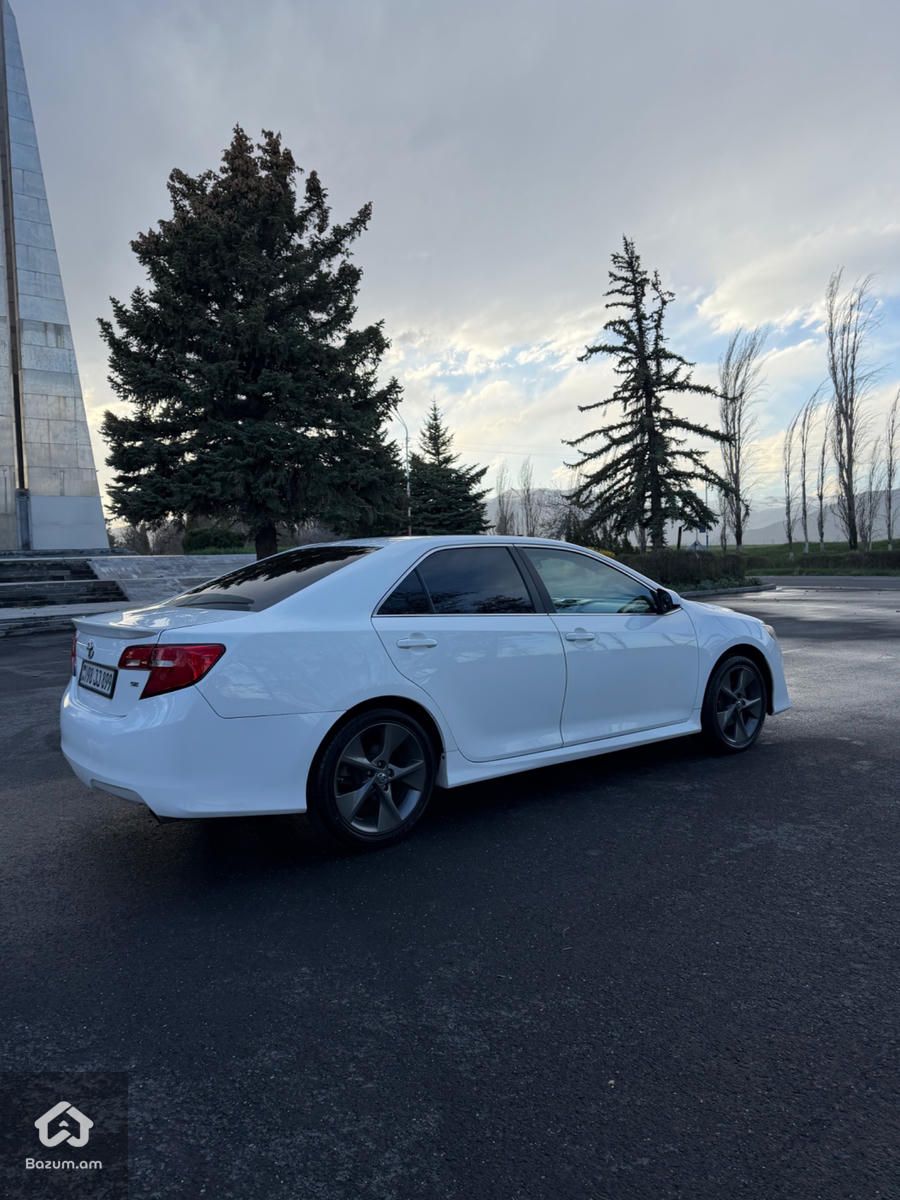 Toyota camry se - image 9