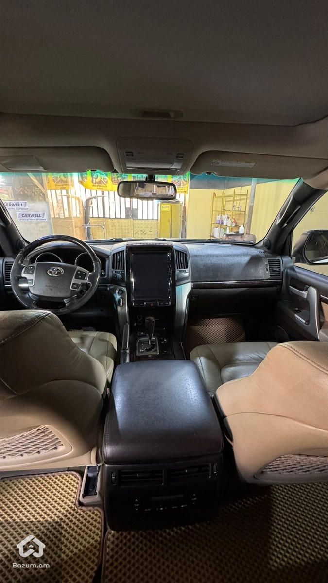 Toyota Land cruiser 200 - image 8