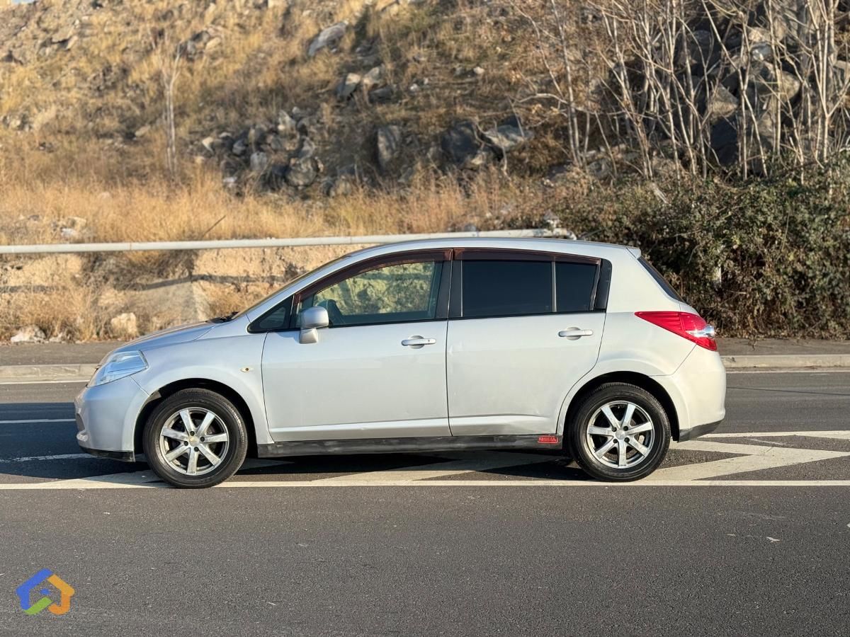 Nissan Tiida - image 5