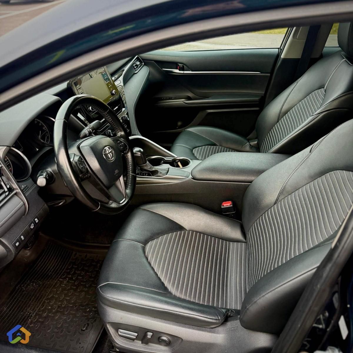 toyota Camry - image 4