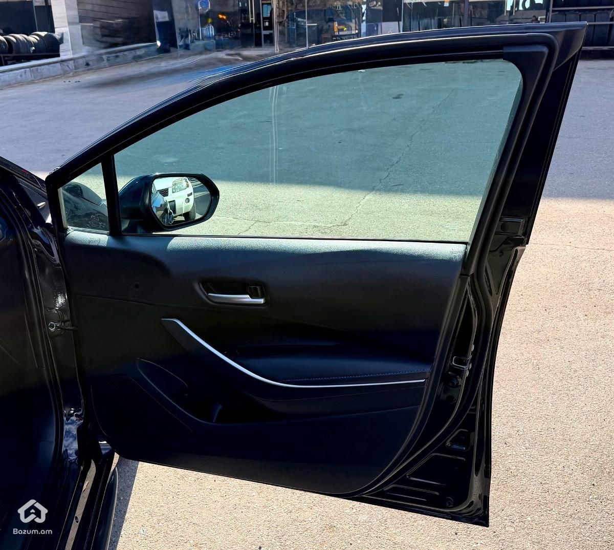 Toyota Corolla SE 2L - image 9