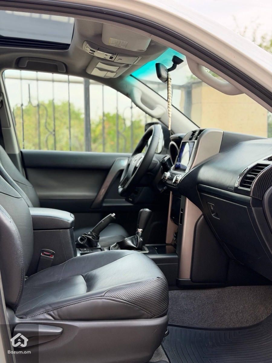Toyota Land Cruiser Prado 2011 - image 10