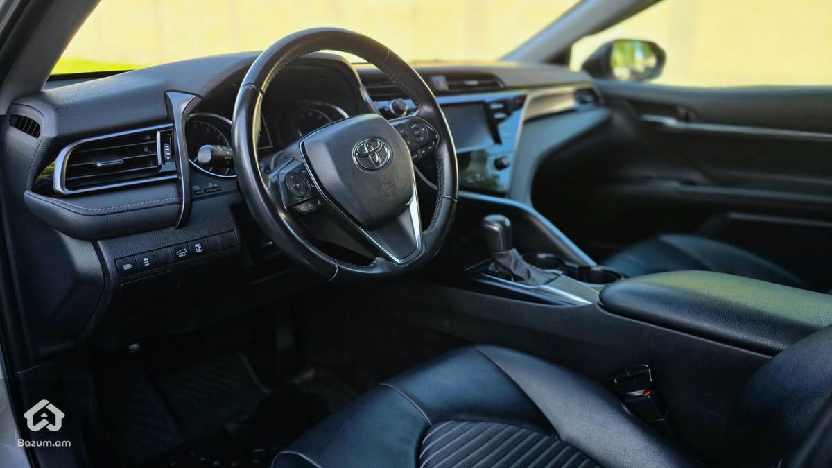 Toyota Camry SE 2.5L - image 14