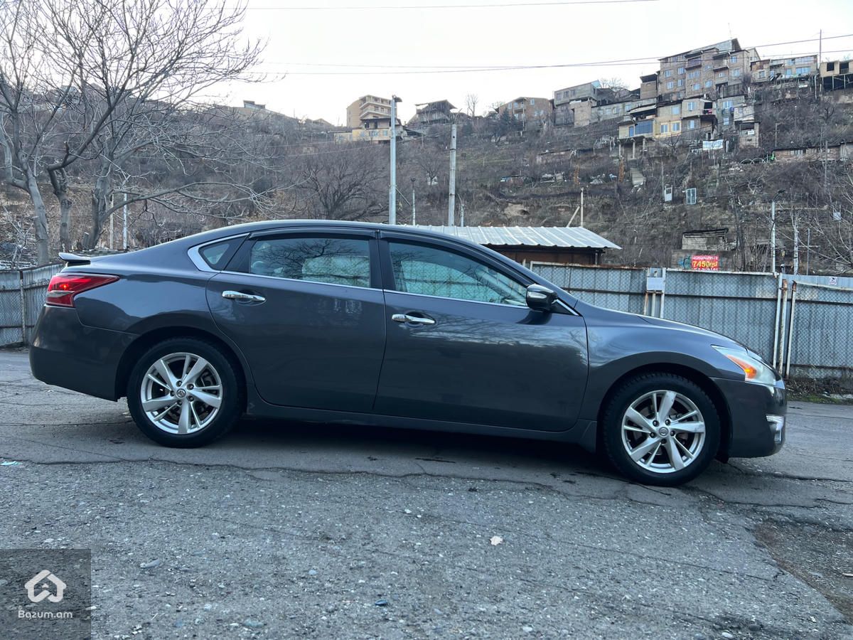 Nissan Altima - image 3
