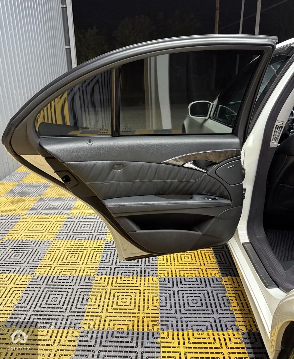 Mercedes-Benz 320 2002 - image 31