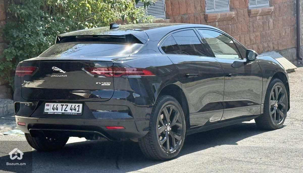 Jaguar I-Pace EV 400 - image 3