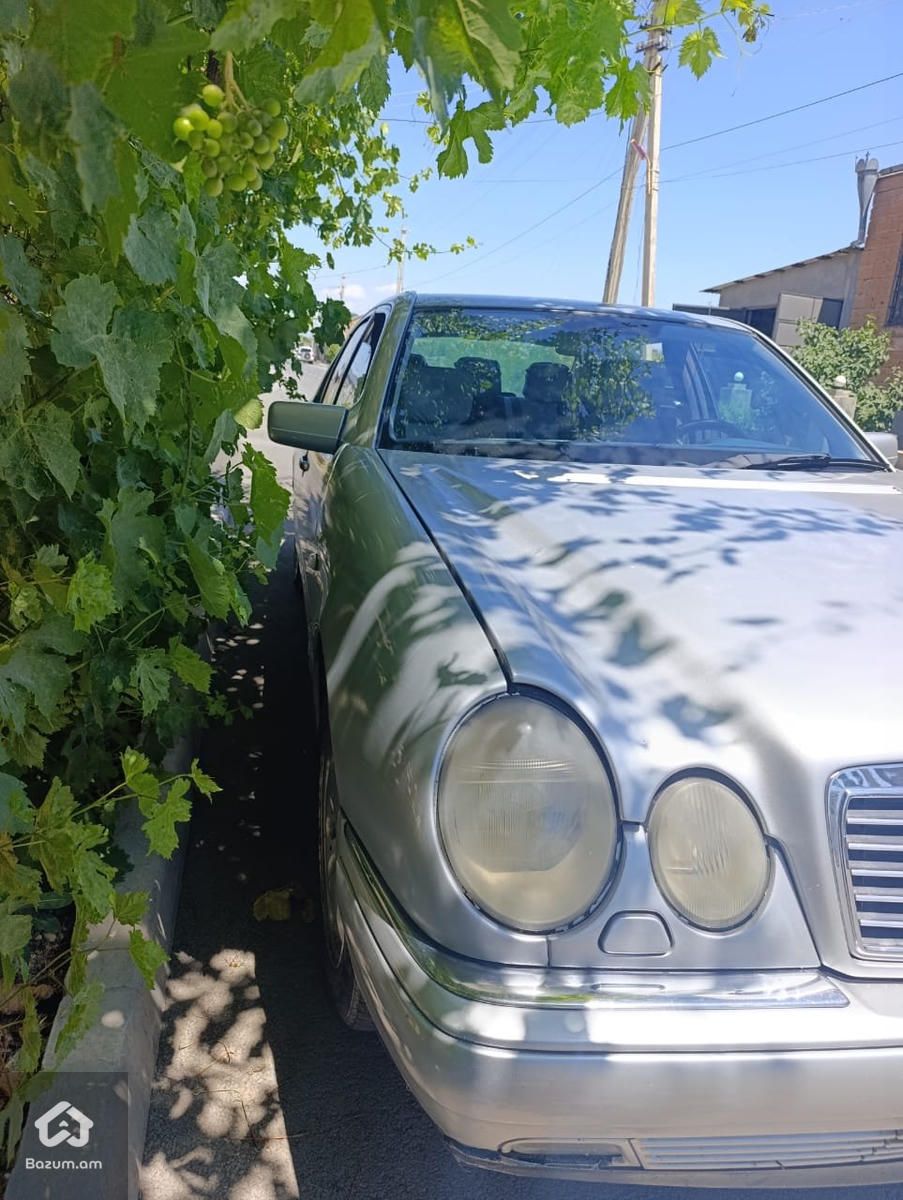 Mercedes-Benz E class W210 - image 5