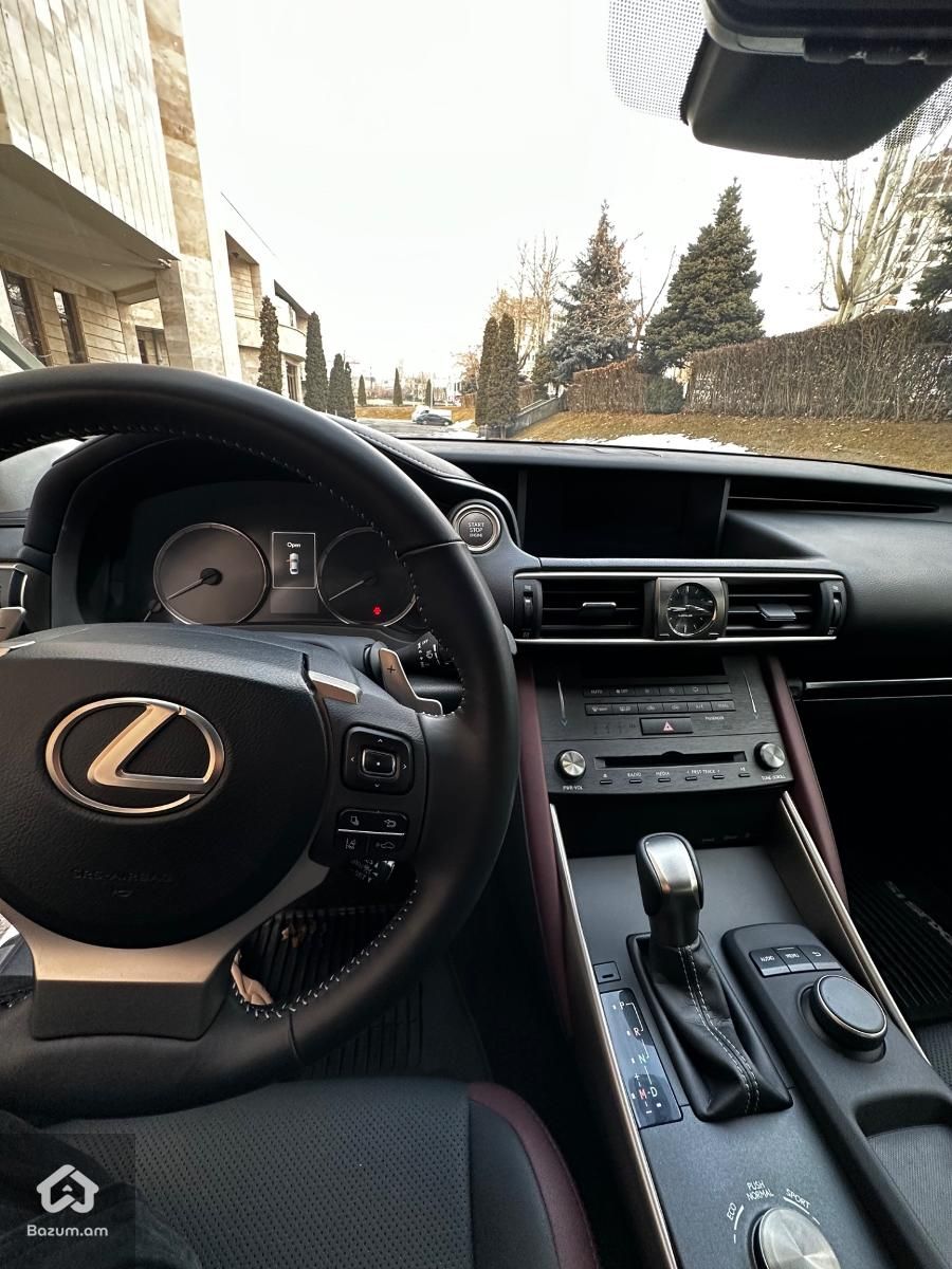 LEXUS IS300 - image 4