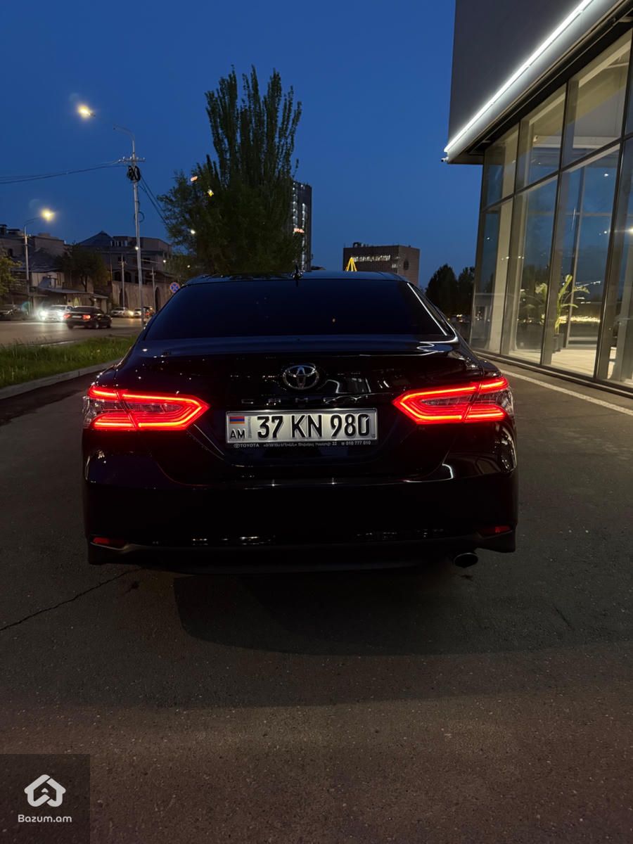 Toyota Camry 2021 - image 1