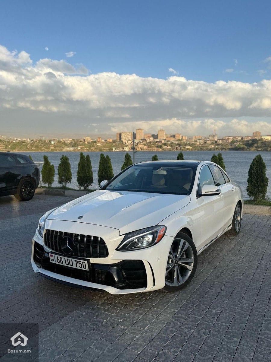 Mercedes Benz C300 - image 8
