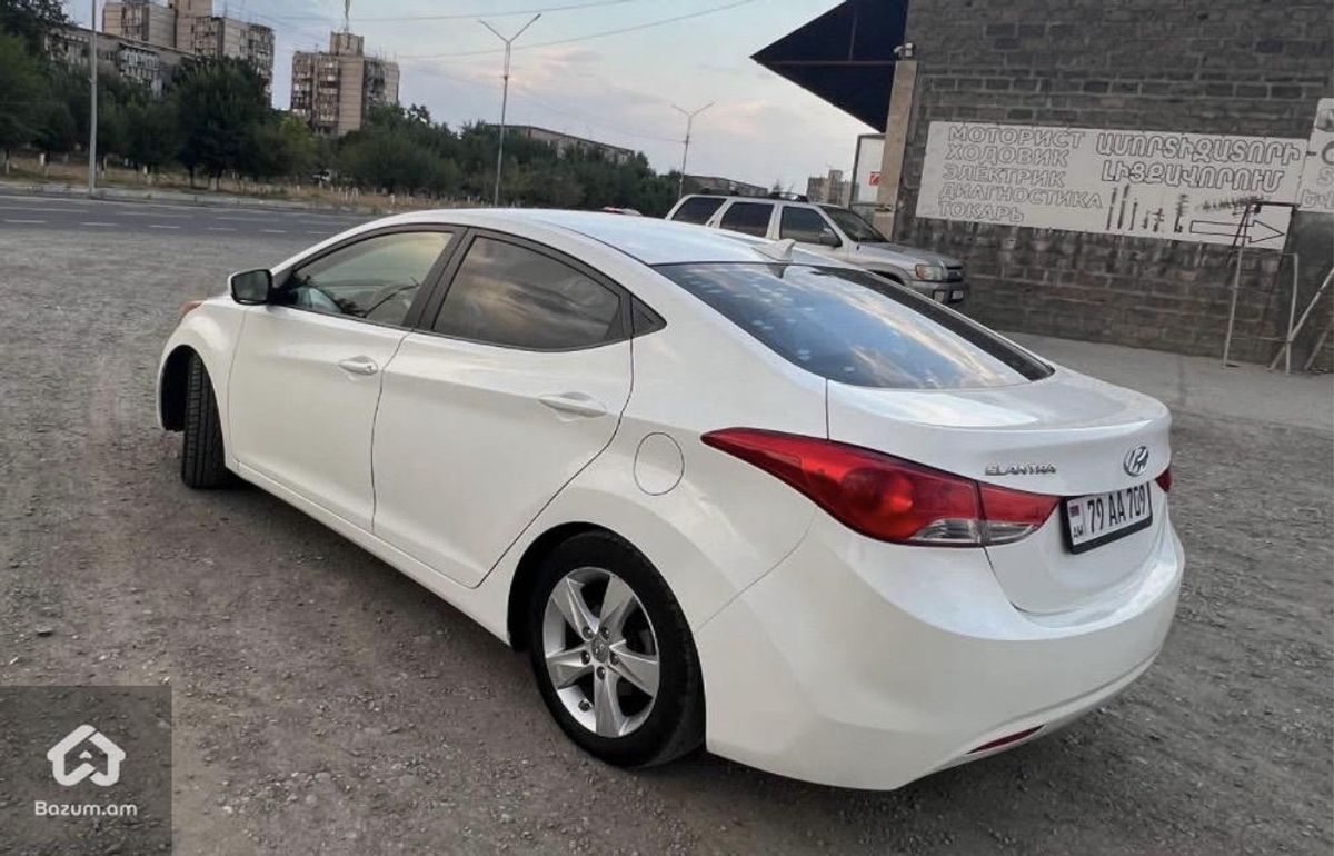 Hyundai Elantra 2013 - image 9