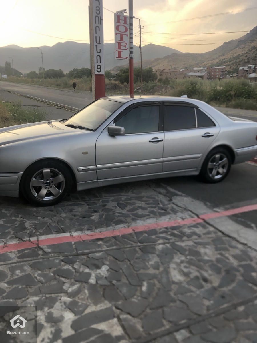 Mercedes-Benz 230 1995 - image 1