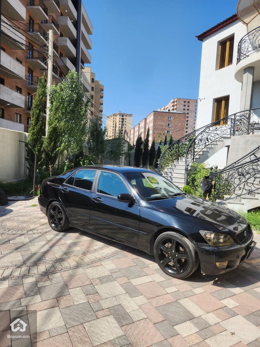 Lexus IS 300 2001 - image 4