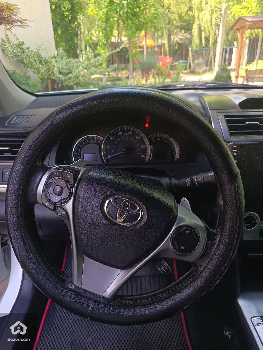 Toyota Camry - image 10