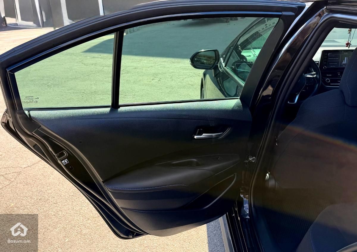 Toyota Corolla SE 2L - image 11