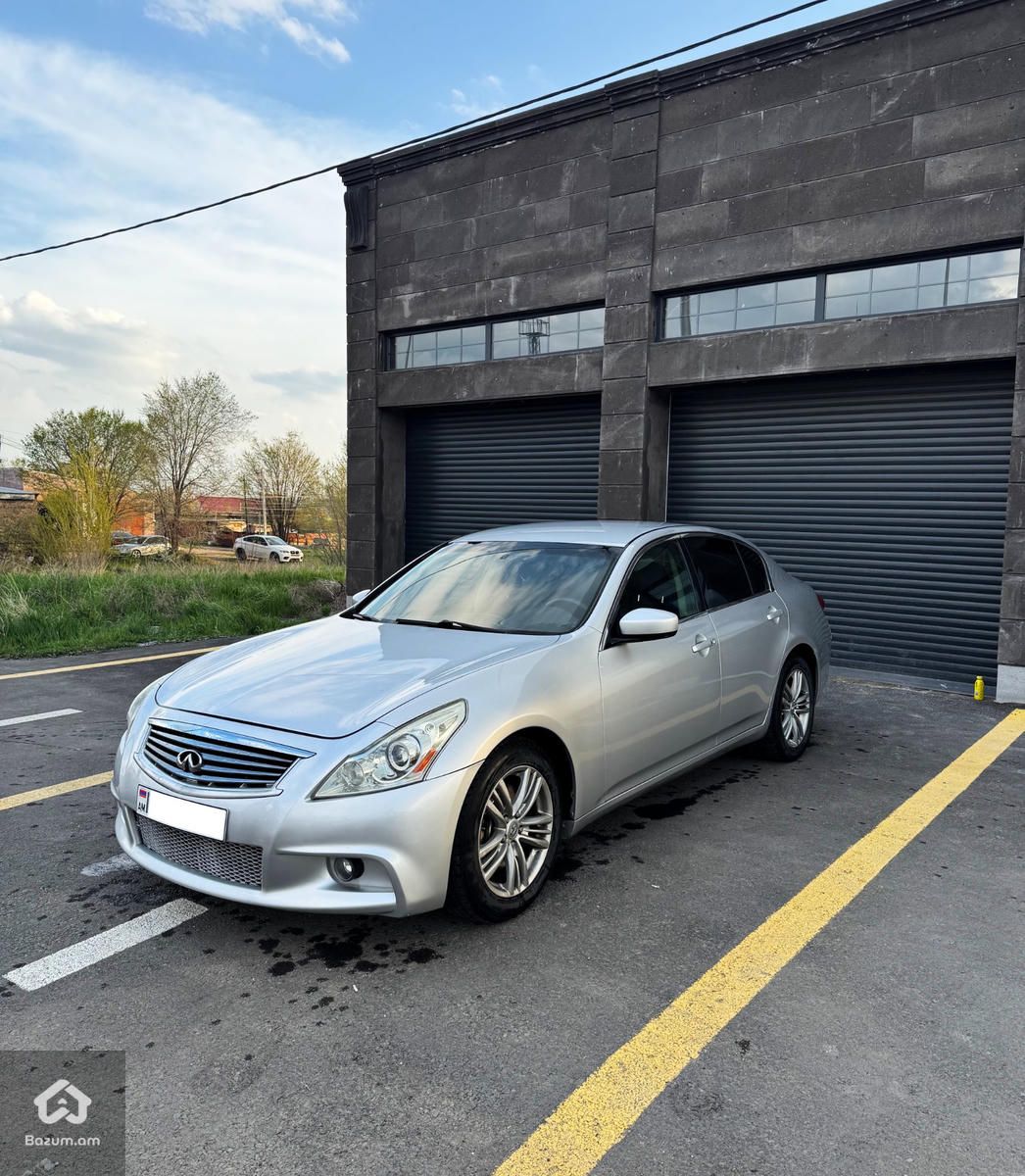 Infiniti G37 - image 1