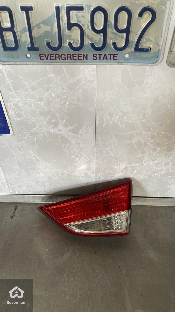 HYUNDAI ELANTRA 2010-2013 բերնախցիկի վրայի ստոպ աջ դորեստայլ - image 3