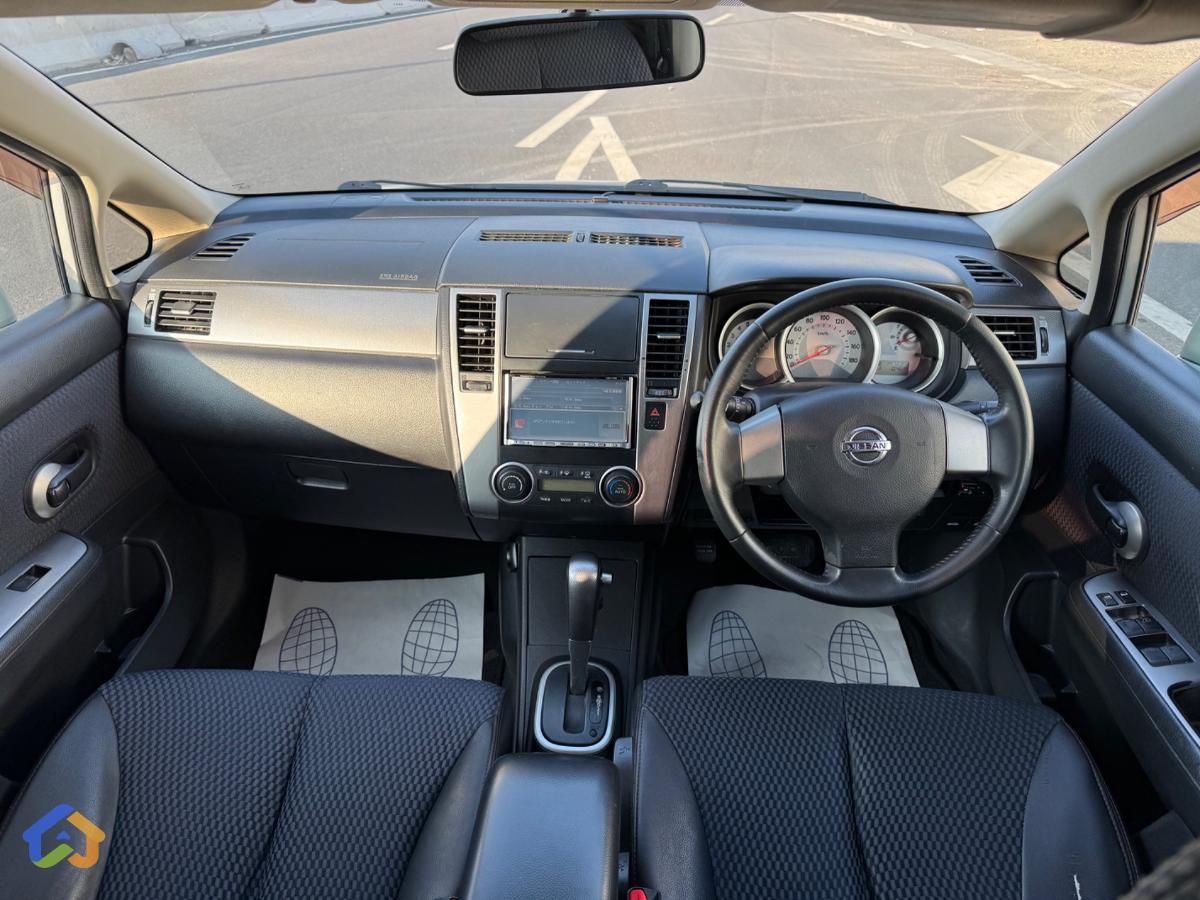 Nissan Tiida - image 10