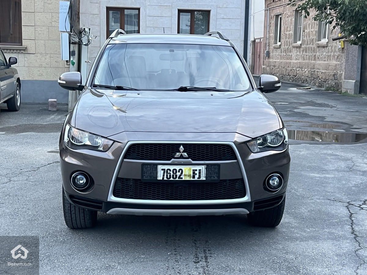 Mitsubishi Outlander 2012 - image 1