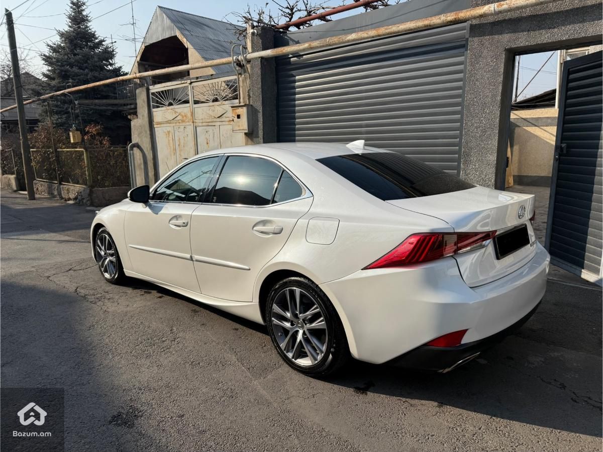 LEXUS IS300 - image 3