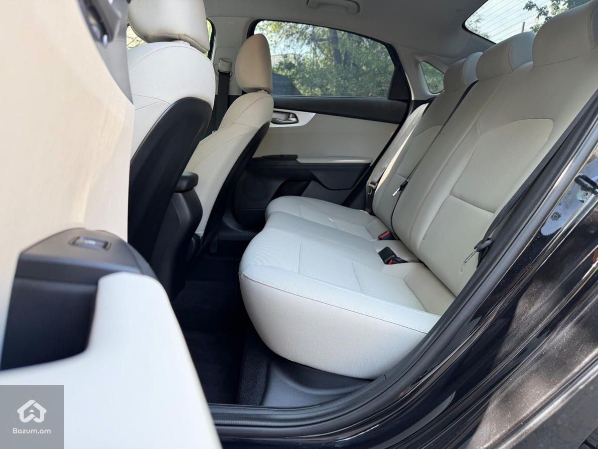 Kia Forte 2022 - image 9